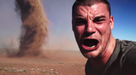 template meme here it comes tornade type qui crie arrive vers moi cri danger catastrophe vent selfie peur panique reaction drole