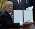 template meme trump bill signing donald trump signature decret loi president usa maison blanche document ordre tweet reaction drole