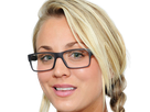 kaley cuoco actrice productrice executive mannequin americaine femme blonde yeux verts lunettes 2010s