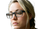 kaley cuoco actrice productrice executive mannequin americaine femme blonde yeux verts lunettes 2010s