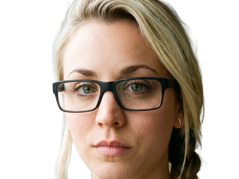 Sticker kaley cuoco actrice productrice executive mannequin americaine femme blonde yeux verts lunettes 2010s par Dark-63