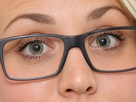 kaley cuoco actrice productrice executive mannequin americaine femme blonde yeux verts lunettes 2010s