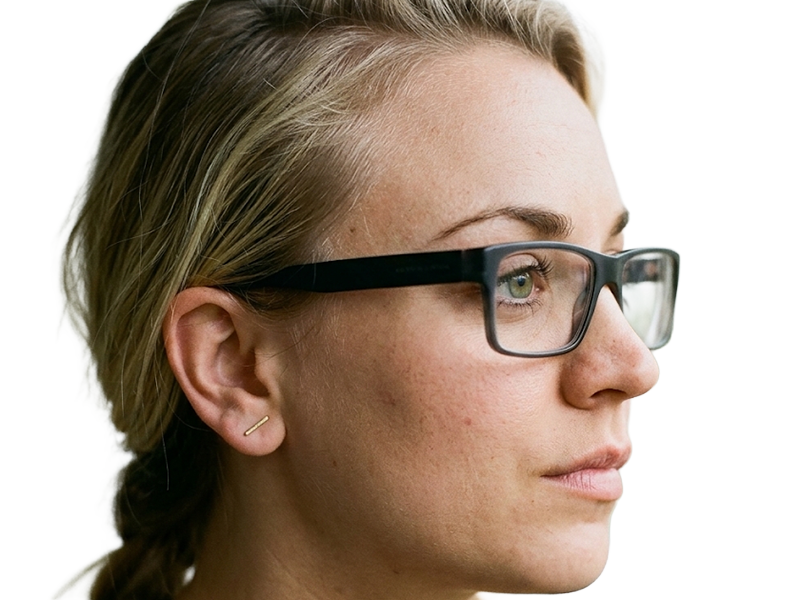 Sticker kaley cuoco actrice productrice executive mannequin americaine femme blonde yeux verts lunettes 2010s par Dark-63