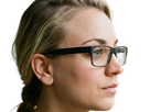 kaley cuoco actrice productrice executive mannequin americaine femme blonde yeux verts lunettes 2010s