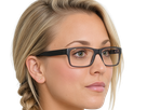 kaley cuoco actrice productrice executive mannequin americaine femme blonde yeux verts lunettes 2010s