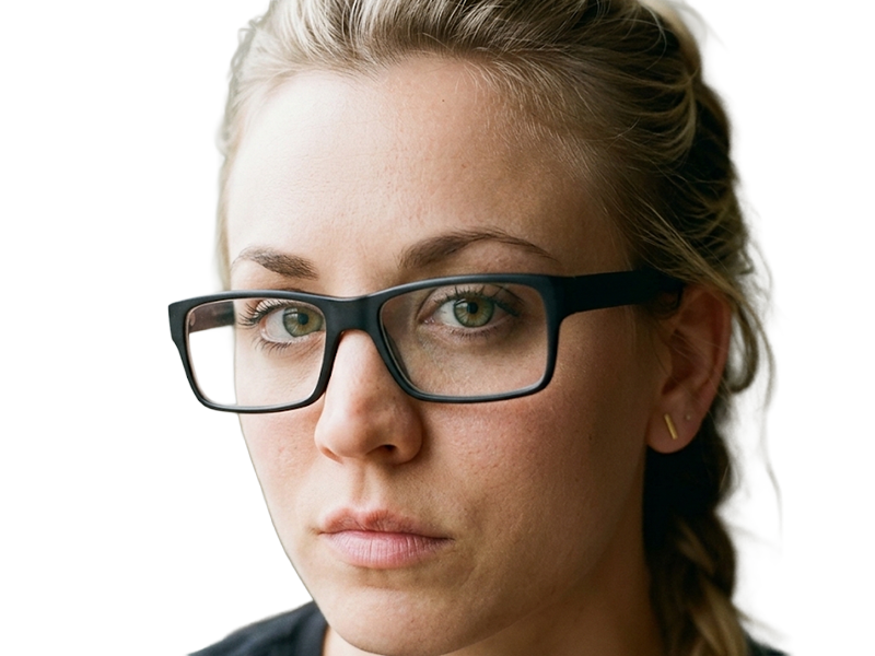Sticker kaley cuoco actrice productrice executive mannequin americaine femme blonde yeux verts lunettes 2010s par Dark-63
