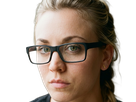 kaley cuoco actrice productrice executive mannequin americaine femme blonde yeux verts lunettes 2010s