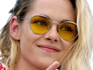 kristen stewart actrice americaine blonde yeux verts femme cannes lunettes annees 2022 2020s