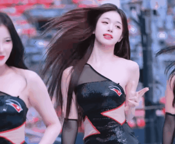 Sticker kim cheerleader minji imitation flute cute belle mignonne coreenne athlete gif danse dance par Tromperie