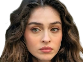 cemre baysel femme actrice vingtaine vingtenaire chatain yeux verts turque