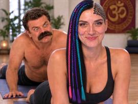 shana tbt9 moustache hanouna tpmp pervers yoga punk chien rasee cheveux tresses colorees tatouage crane