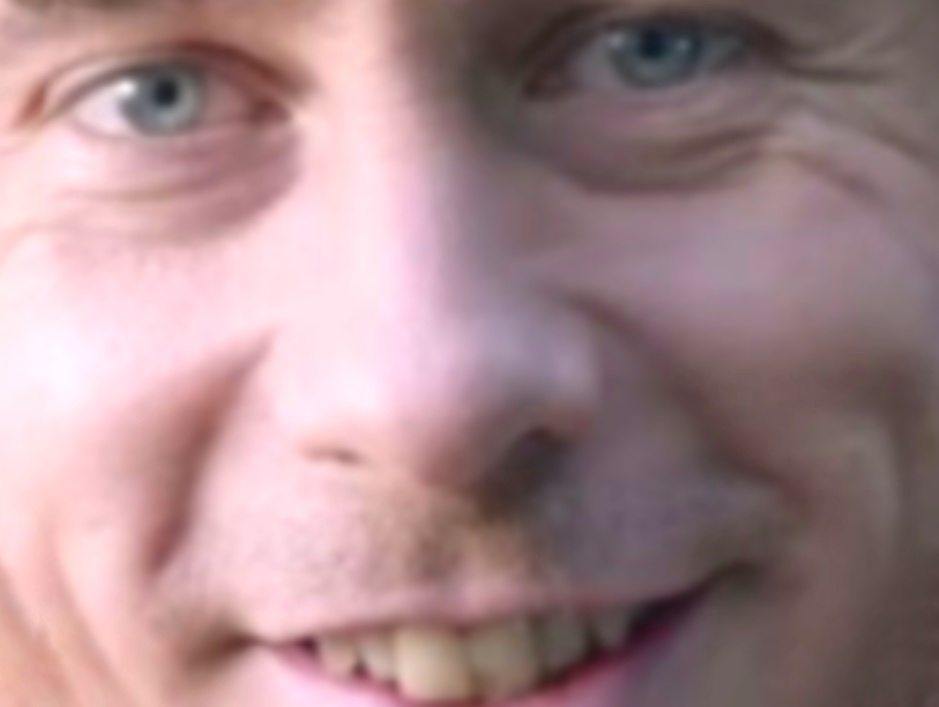 tv publicite ok biensur sarcasme zoom daccord lelynx maisoui louis regard troll pub sourire mega