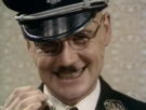 moustache-heinrich-chapeau-gentil-cigarette-himmler-sourire-lunettes-innocent-other-costume