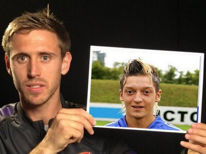 ozil arsenal pancarte monreal risitas