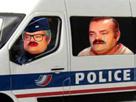 gendarme-policier-prisonnier-lgbt-risitas-sucres-cheveux-sjw-fourgon-coupable-feminazie-gilbert-feministe-police-2-drapeau-bleus-lunettes-progres