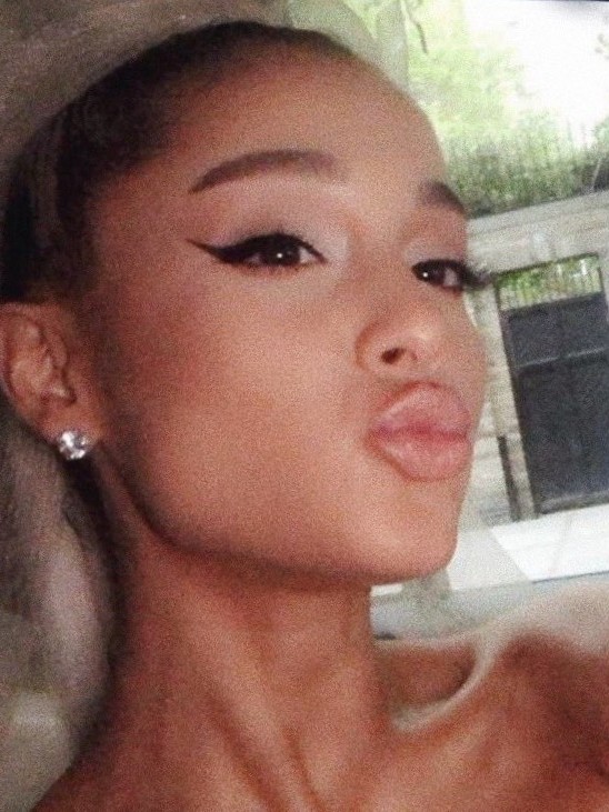 fw chanteuse grande ariana